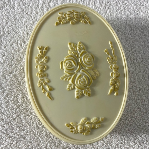 Vintage Beige Plastic Felt Lined Trinket Box - Picture 8 of 10